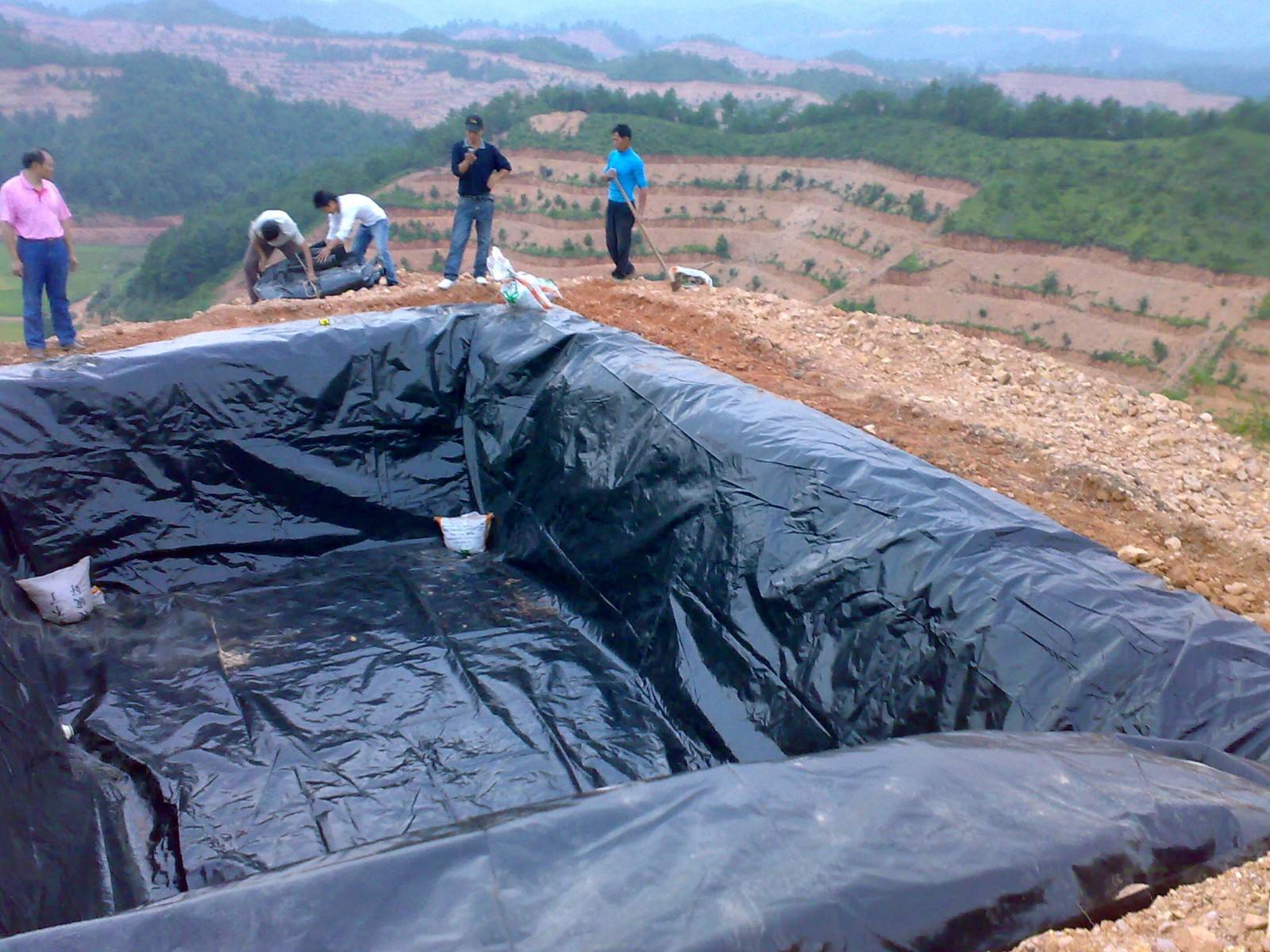 垃圾填埋場擴容底部防滲如何使用HDPE91香蕉视频APP免费下载膜