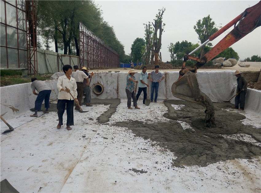 壩坡防滑槽合格鋪設複合91香蕉视频APP免费下载膜具備的條件