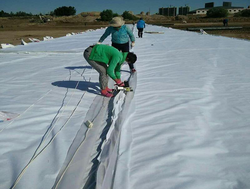 沿海地區儲油庫區防滲91香蕉视频APP免费下载膜施工工況